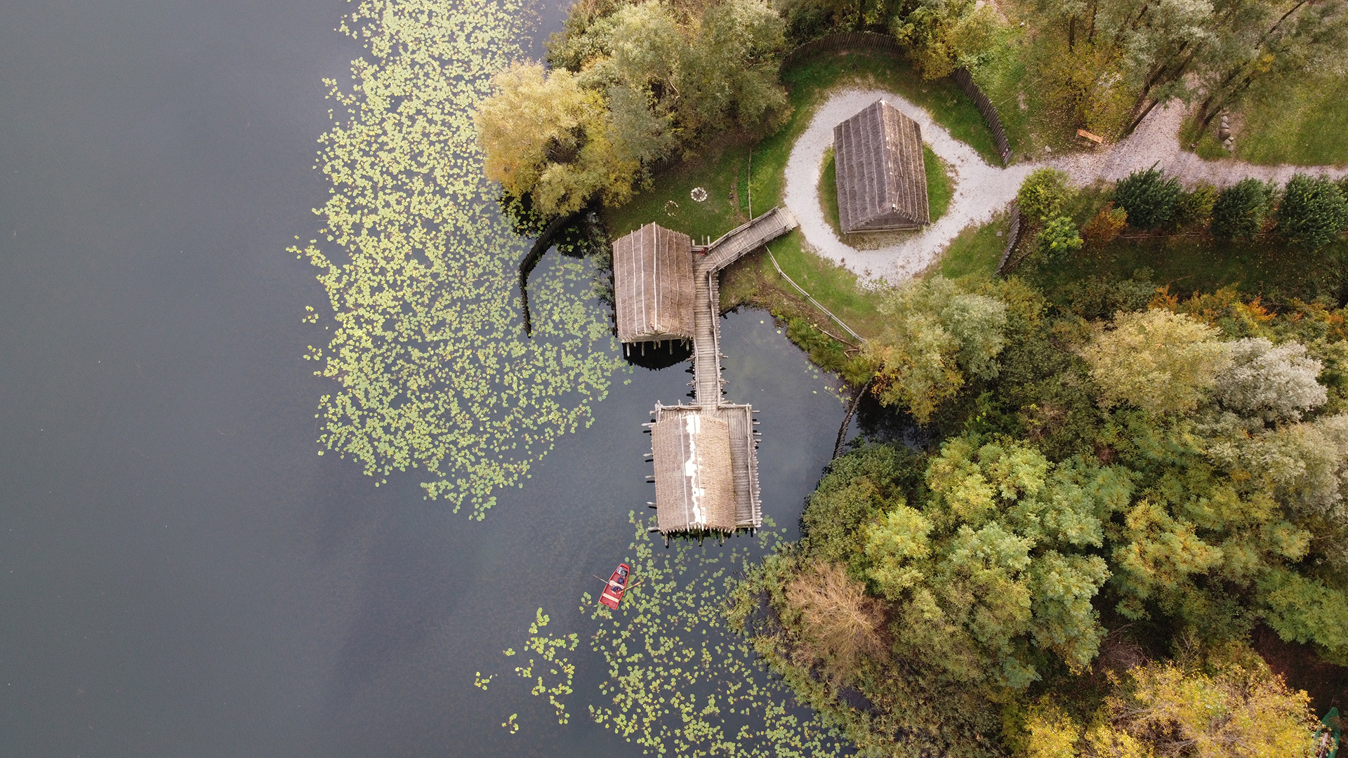 Fig. 3. Pile dwellings and the lake environment.